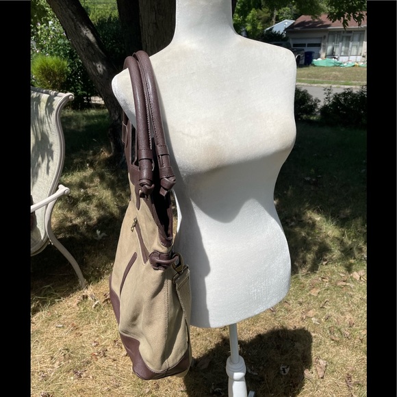 Vera Wang’s Simply Vera Canvas Fold Over Crossbody Hobo Shoulder Bag - Picture 6 of 12